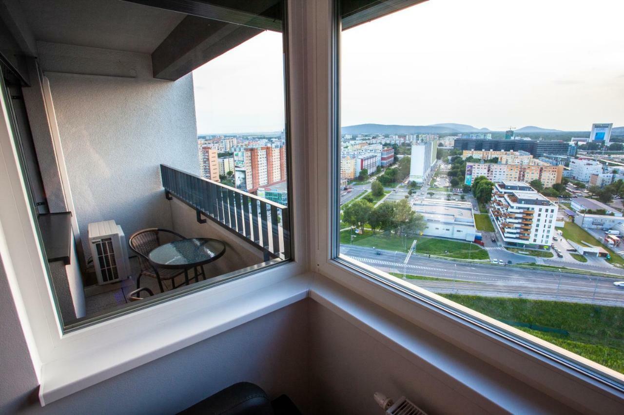 Air-Conditioned City View Apartment 24H Check-In Bratislava Bagian luar foto