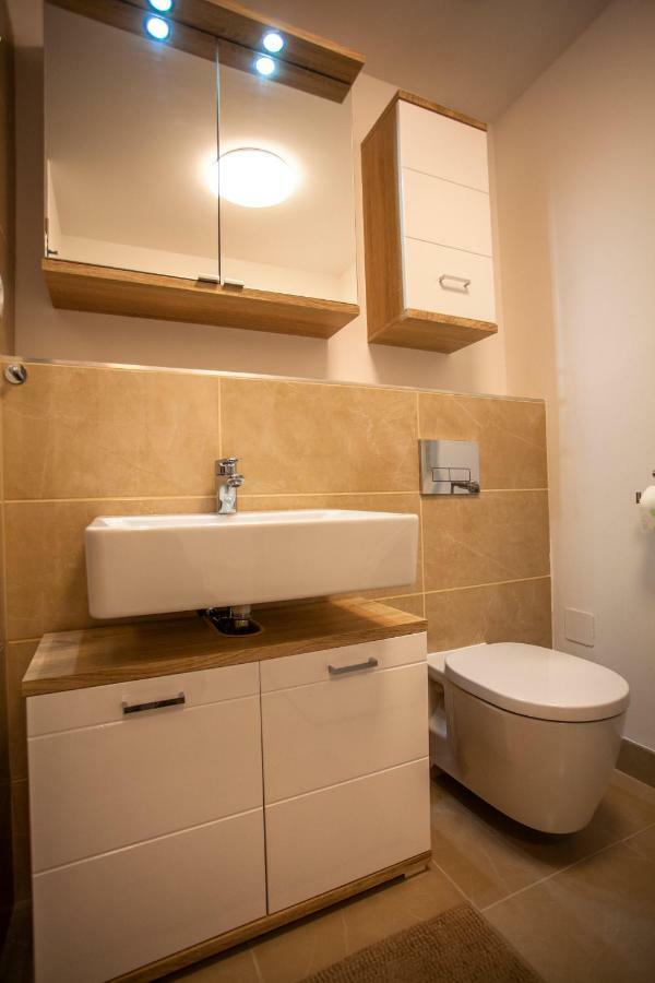 Air-Conditioned City View Apartment 24H Check-In Bratislava Bagian luar foto