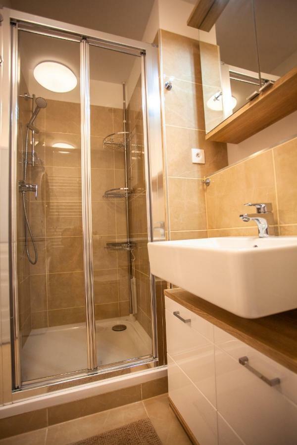 Air-Conditioned City View Apartment 24H Check-In Bratislava Bagian luar foto